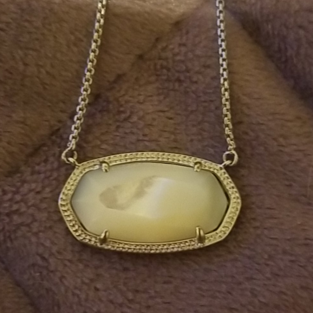Kendra Scott necklace